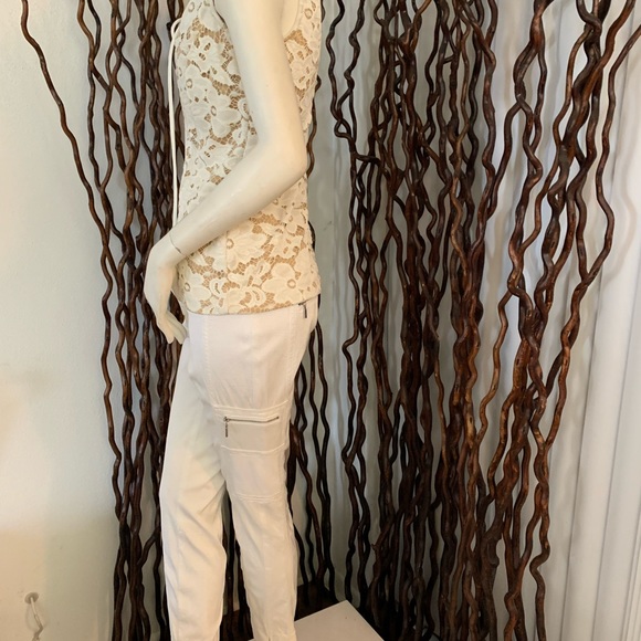 Venus Sleeveless White Lace Overlay Blouse - Picture 7 of 9